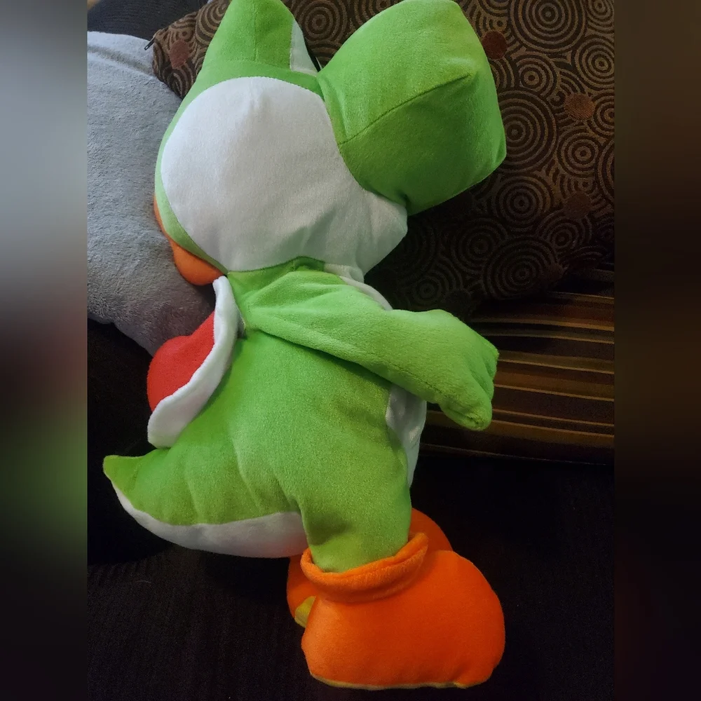 Nintendo super mario Yoshi 20" Plush Hideaway Shell - Picture 4 of 7